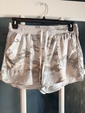 Athletic Works Women's Light Beige Camo Athletic Shorts